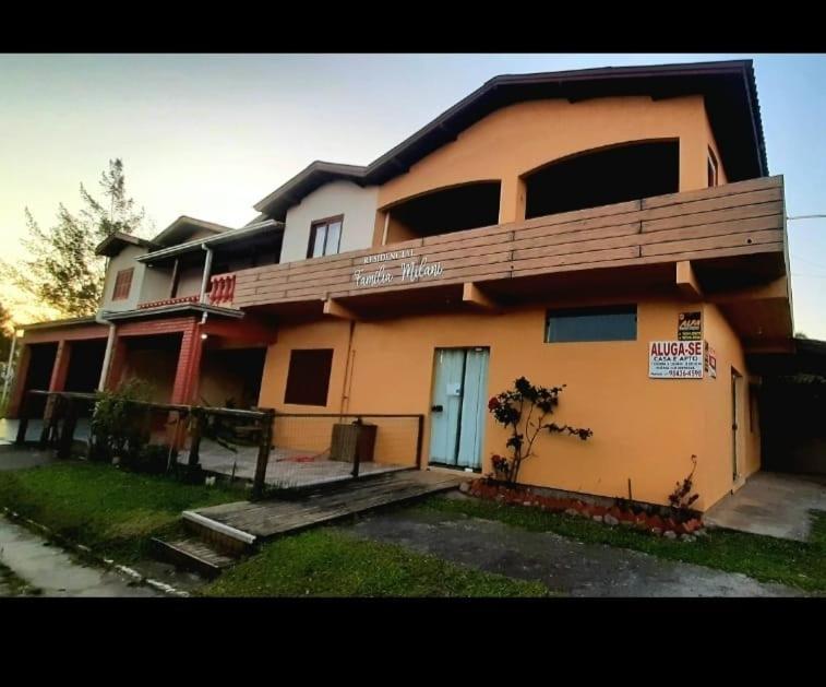 Residencial Familia Milani 100 Metros Do Mar Torresアパートメント エクステリア 写真